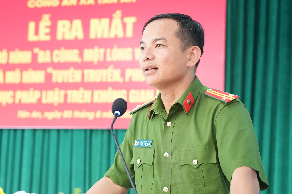 Đại diện Chỉ huy Công an xã phát biểu 