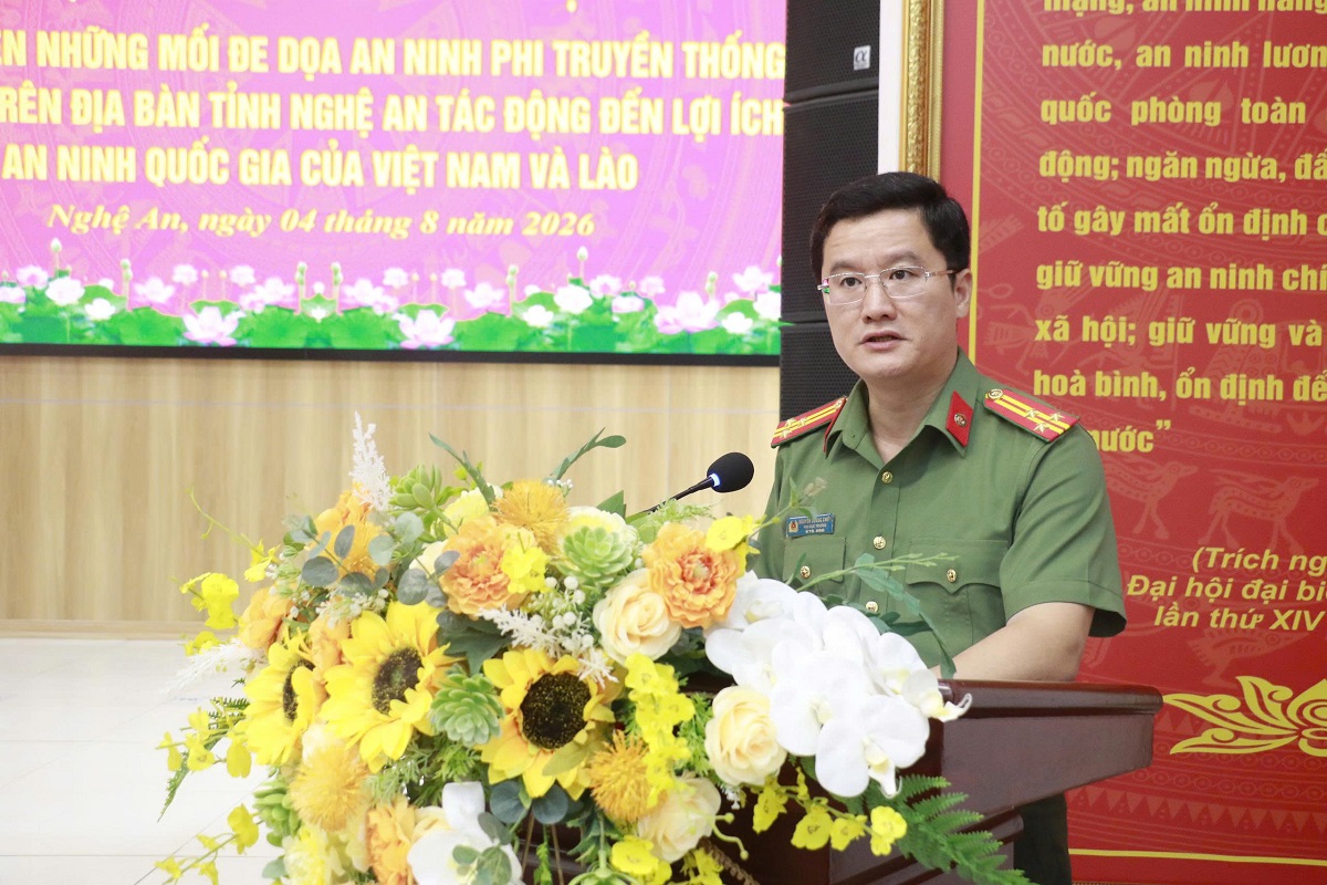 Đồng chí Thượng tá Nguyễn Quang Chiến, Phó Cục trưởng Cục Khoa học, Chiến lược và Lịch sử Công an Bộ Công an phát biểu