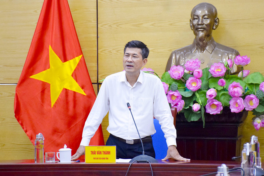 Đồng chí Thái Văn Thành - Ủy viên Ban Chấp hành Đảng bộ tỉnh, Phó Chủ tịch UBND tỉnh phát biểu tại cuộc họp
