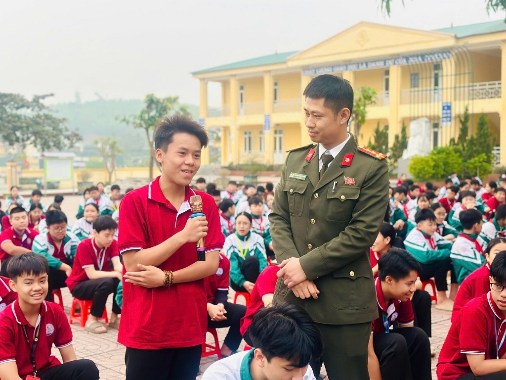 Công an xã Đại Đồng tuyên truyền pháp luật 