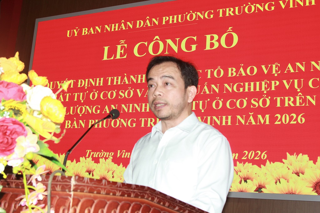Đồng chí Võ Văn Lý, Phó Chủ tịch UBND phường phát biểu tại buổi lễ 