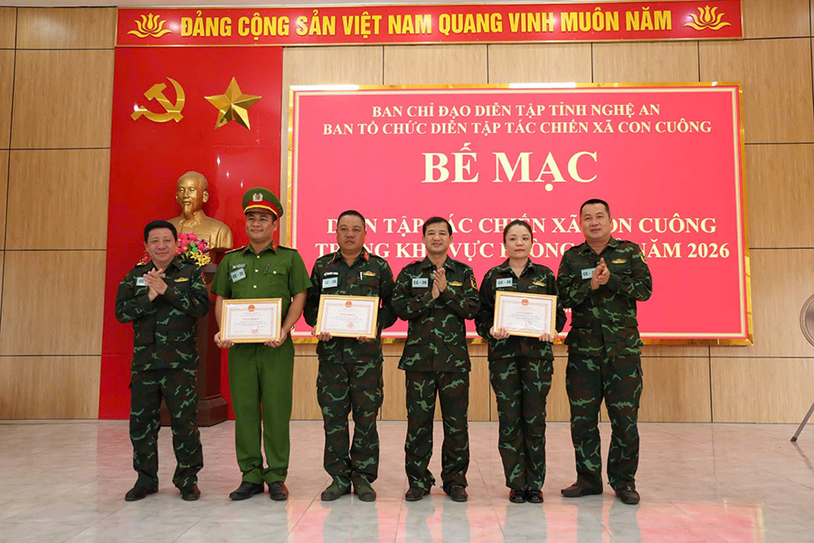 Khen thưởng tập thể có thành tích xuất sắc