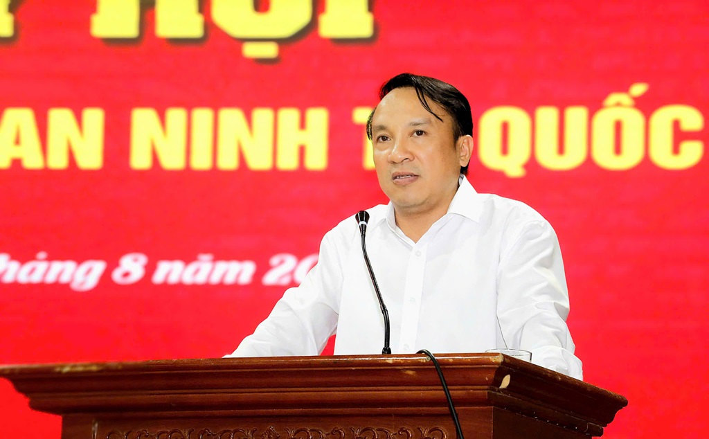 Đồng chí Dương Đình Chỉnh - Ủy viên Ban Thường vụ Tỉnh ủy, Phó Chủ tịch Thường trực HĐND tỉnh phát biểu tại ngày hội