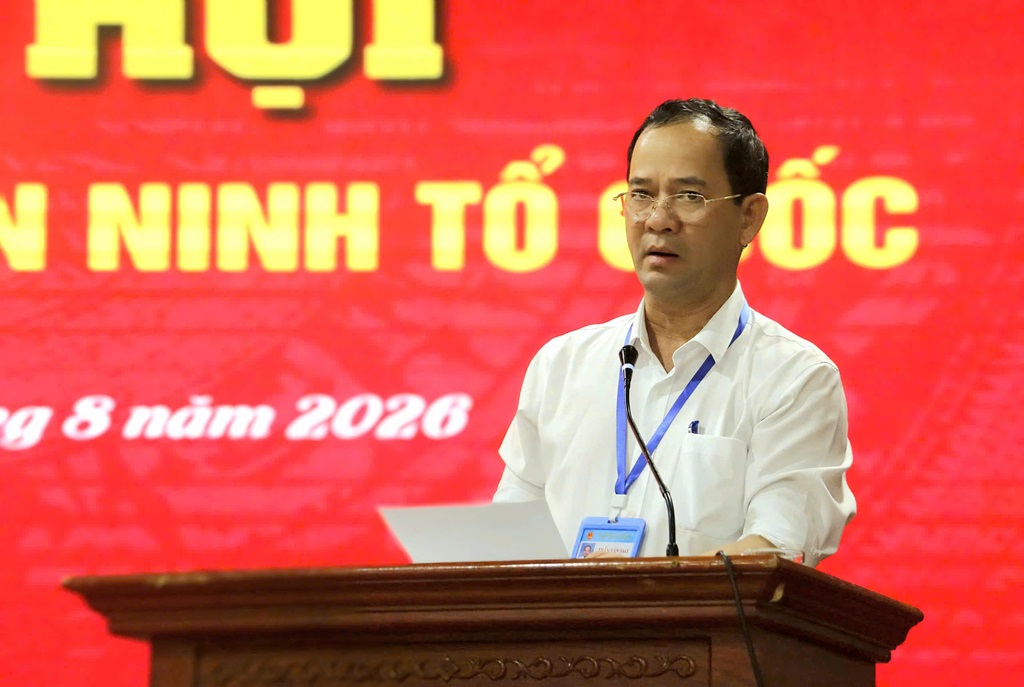 Đồng chí Trần Văn Sao, Phó Bí thư Đảng ủy, Chủ tịch UBND xã Văn Kiều phát biểu 
