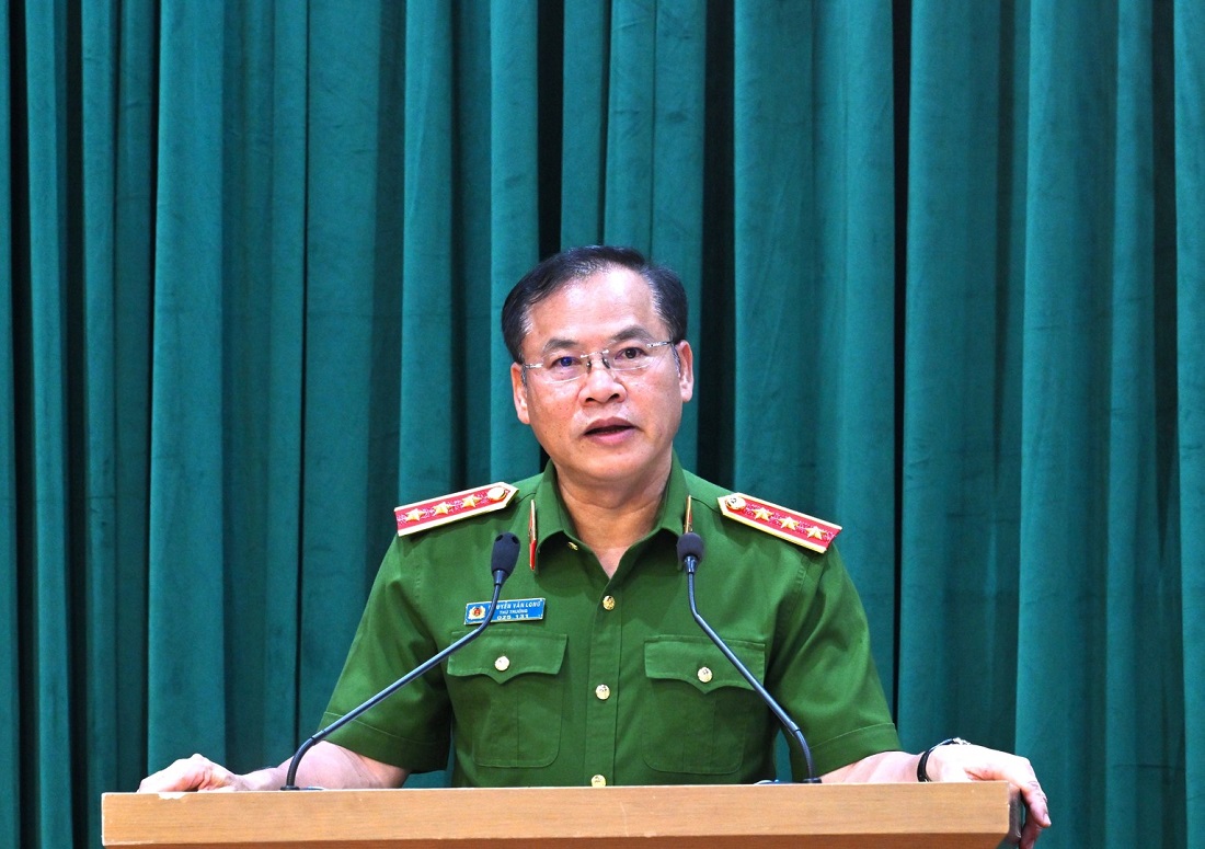 Đồng chí Thứ trưởng Nguyễn Văn Long phát biểu khai mạc Hội nghị