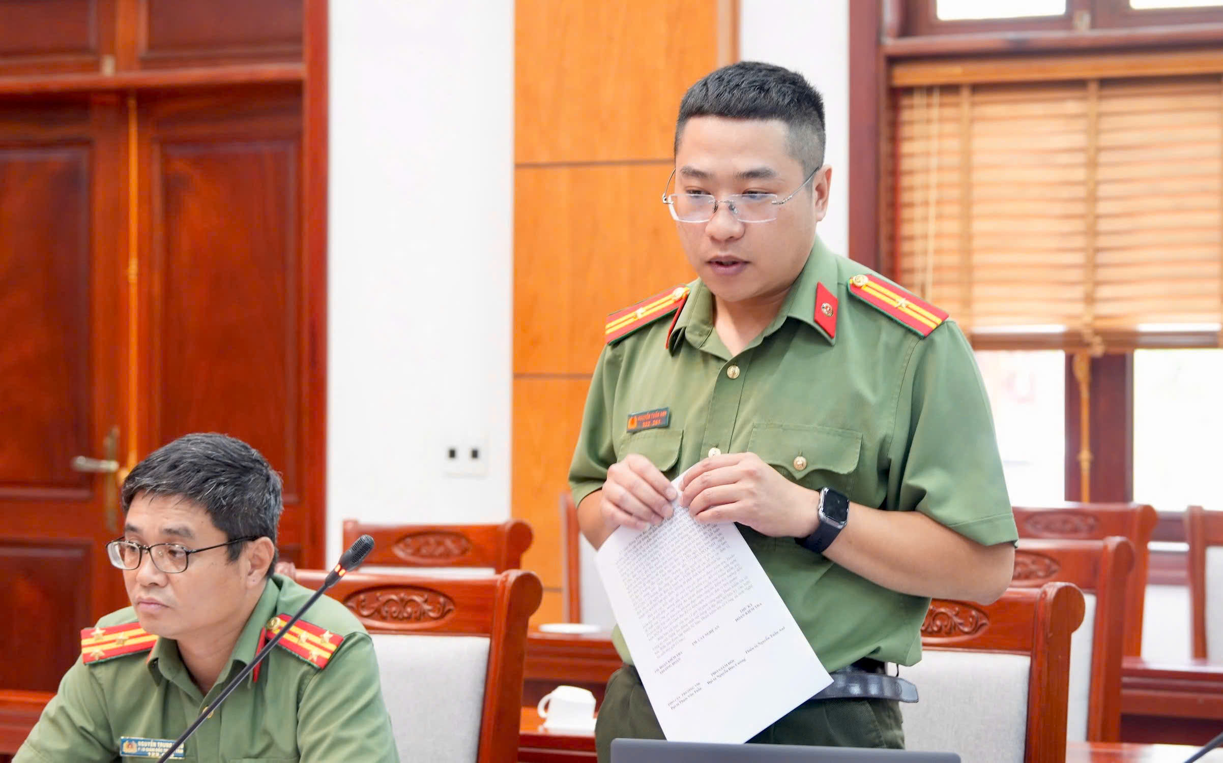 Đại biểu phát biểu 