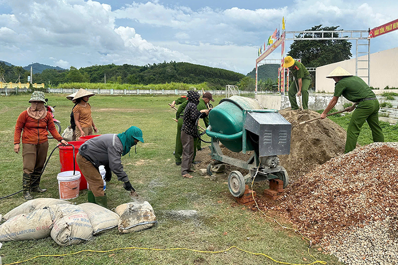 Cán bộ, đoàn viên trực tiếp tham gia xây dựng công trình