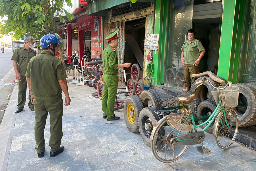 Công an tuyên truyền, vận động hộ kinh doanh chấp hành quy định