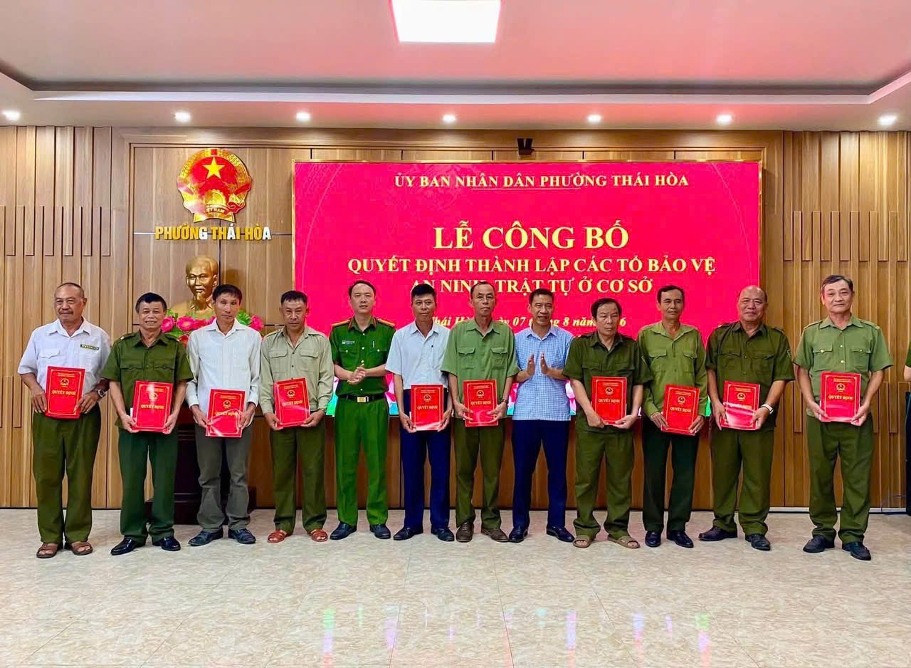 Trao Quyết định cho Tổ ANTT ở cơ sở