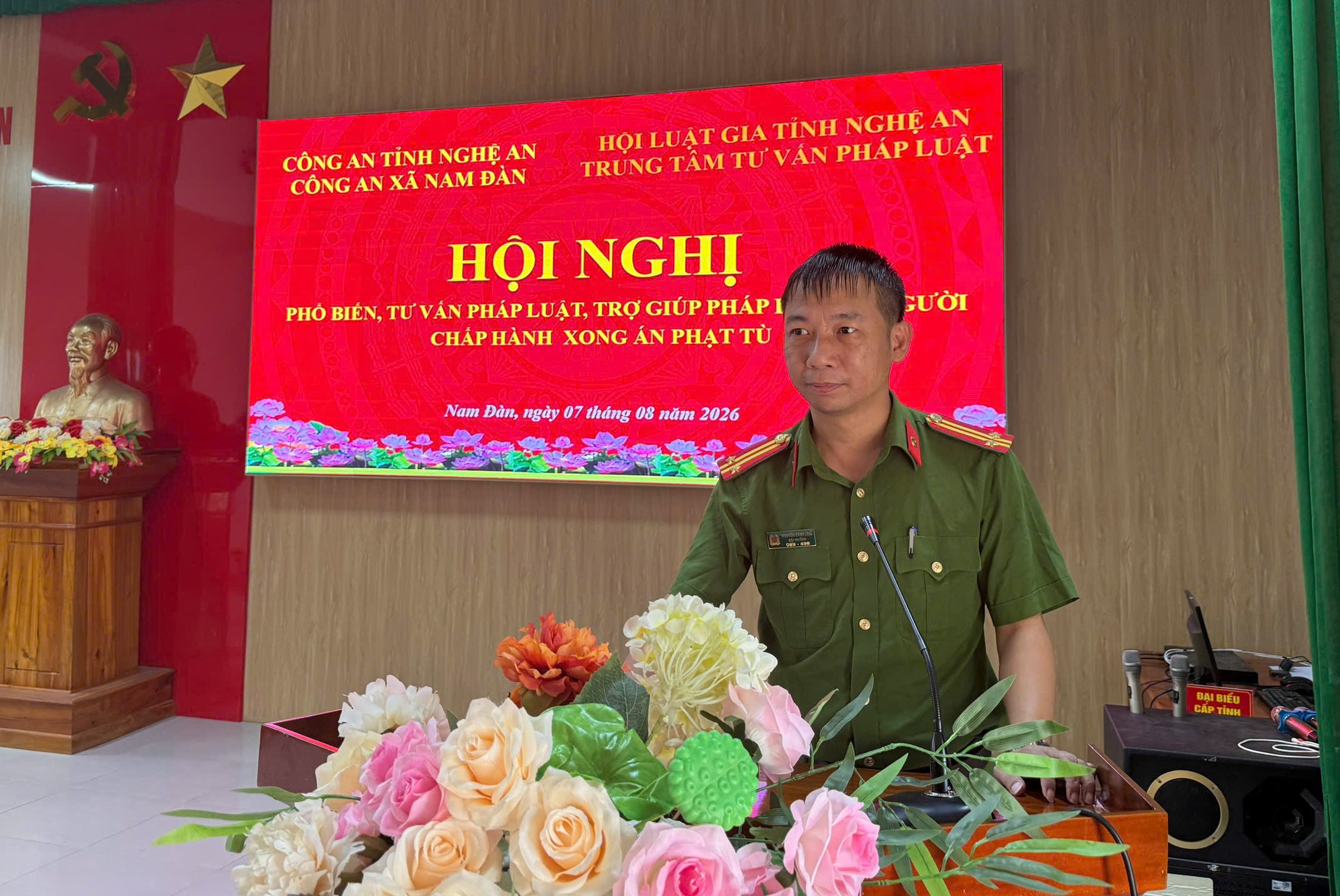 Công an xã tuyên truyền, phổ biến, giáo dục pháp luật cho người chấp hành xong án phạt tù