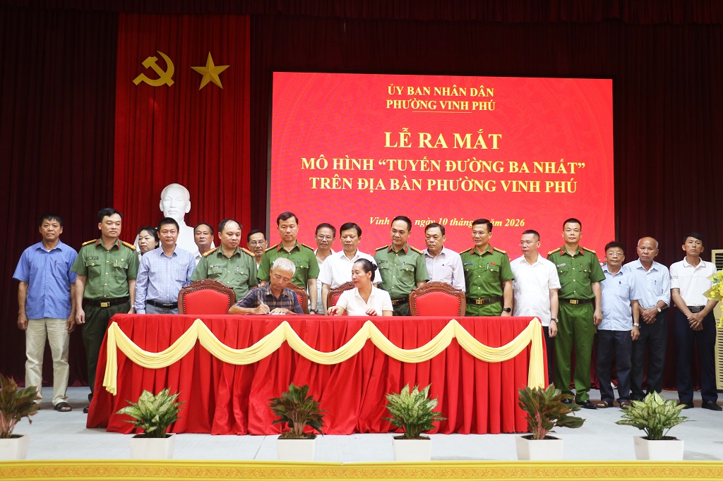Ký cam kết thực hiện mục tiêu mô hình 