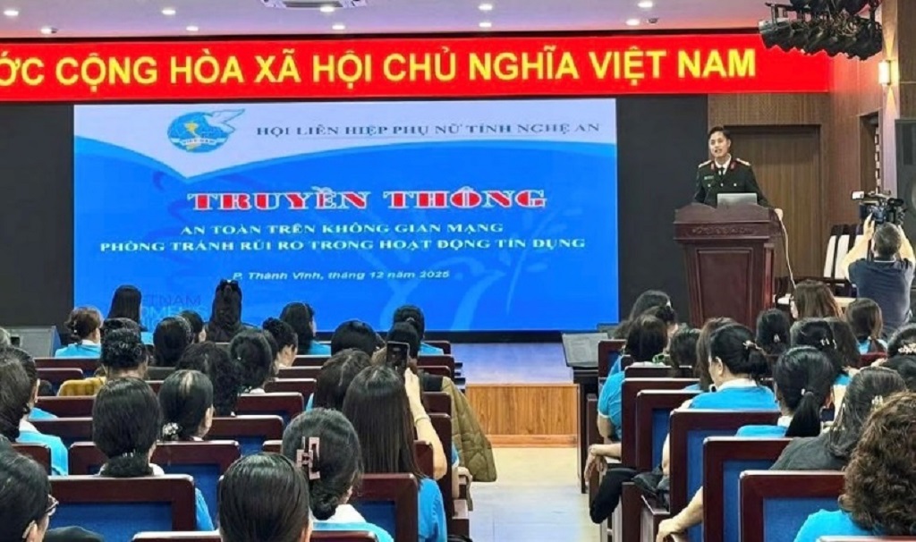Tổ An ninh Công an phường Thành Vinh tăng cường tuyên truyền an toàn trên không gian mạng