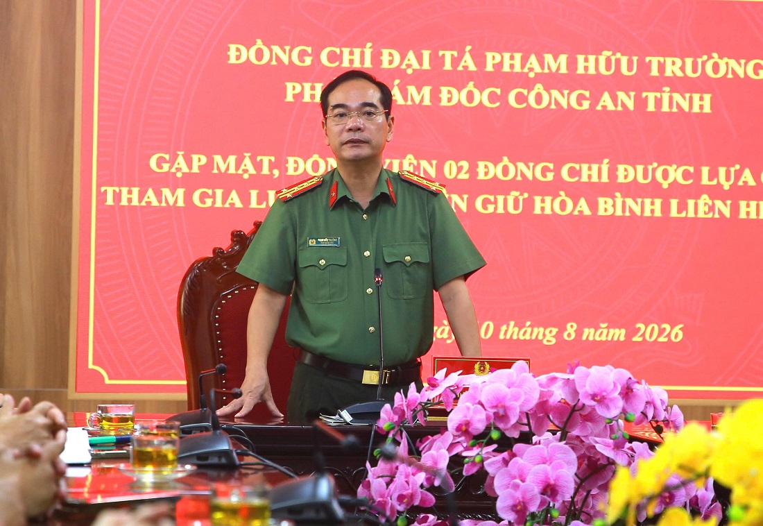 Đồng chí Đại tá Phạm Hữu Trường, Phó Giám đốc Công an tỉnh phát biểu tại buổi gặp mặt