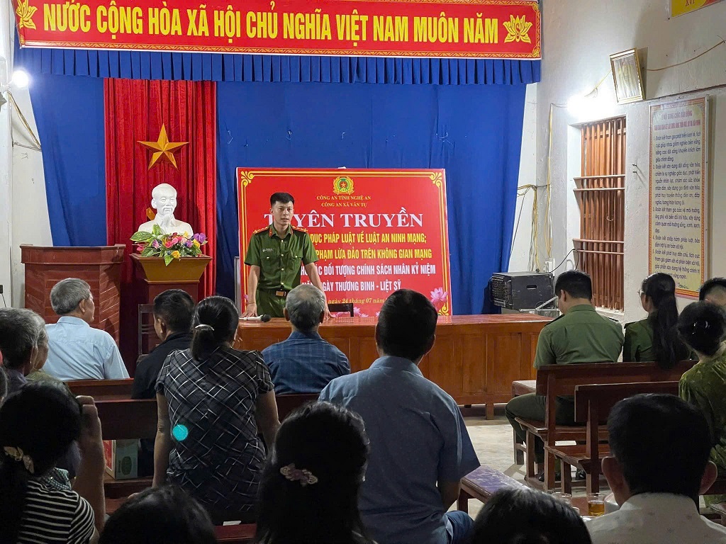 Công an xã tuyên truyền, phổ biến pháp luật