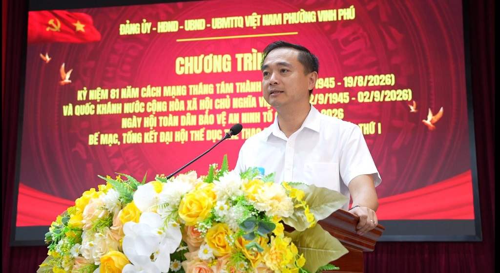 Đồng chí Nguyễn Thế Thân, Chủ tịch UBND phường Vinh Phú phát biểu tại buổi lễ