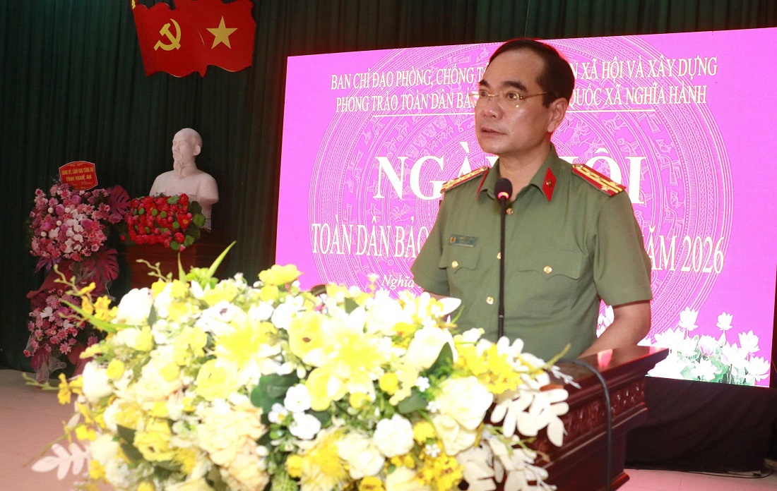 Đồng chí Đại tá Phạm Hữu Trường, Phó Giám đốc Công an tỉnh phát biểu chỉ đạo tại Ngày hội