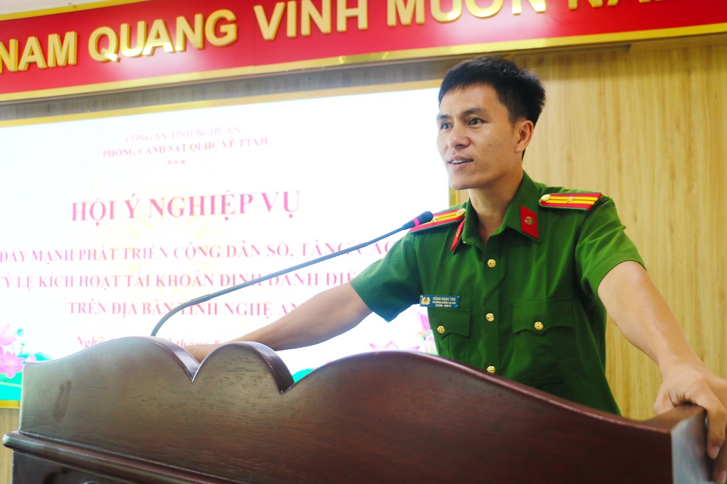 Công an xã, phường phát biểu tham luận tại Hội nghị