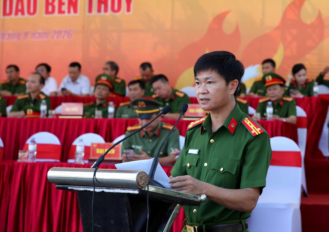 Đồng chí Đại tá Phạm Thành Long, Phó Giám đốc Công an tỉnh phát biểu chỉ đạo tại buổi tổng duyệt