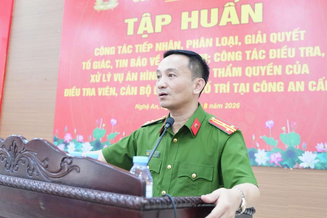Báo cáo viên trình bày nội dung tập huấn