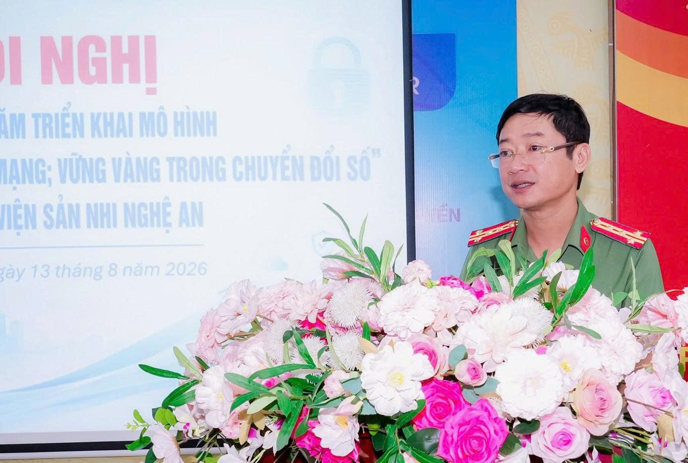Đồng chí Đại tá Trần Ngọc Tuấn, Phó Giám đốc Công an tỉnh phát biểu chỉ đạo tại hội nghị