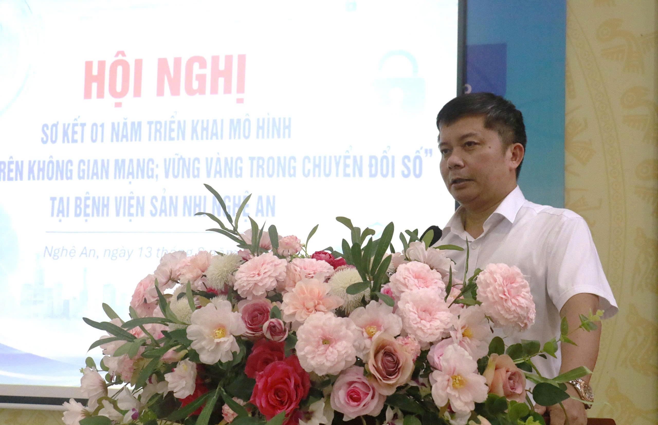 Đồng chí Nguyễn Văn Nam,  Phó Giám đốc Sở Y tế phát biểu tại hội nghị