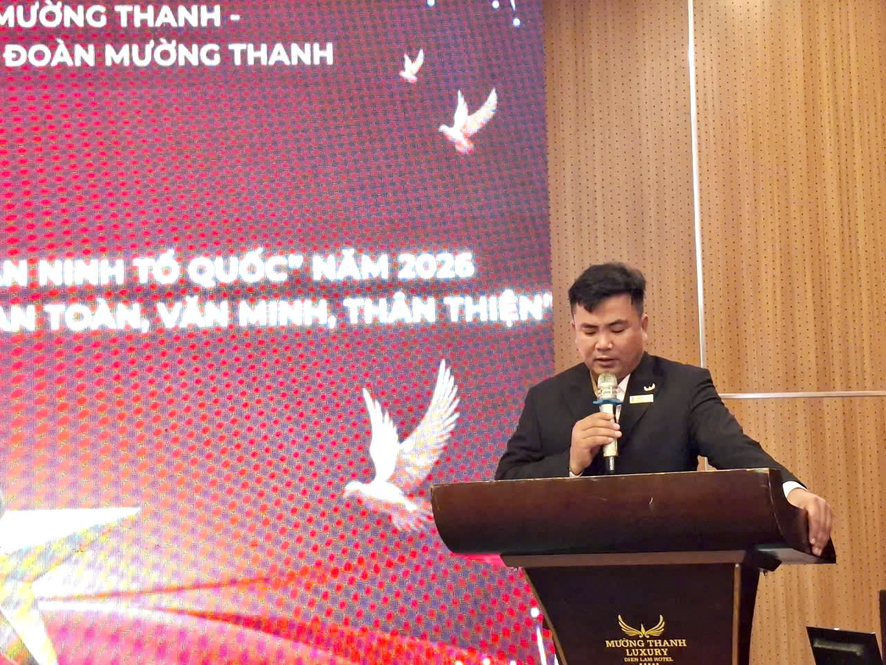 Đại diện Lãnh đạo Khu sinh thái Mường Thanh - Diễn Lâm phát biểu