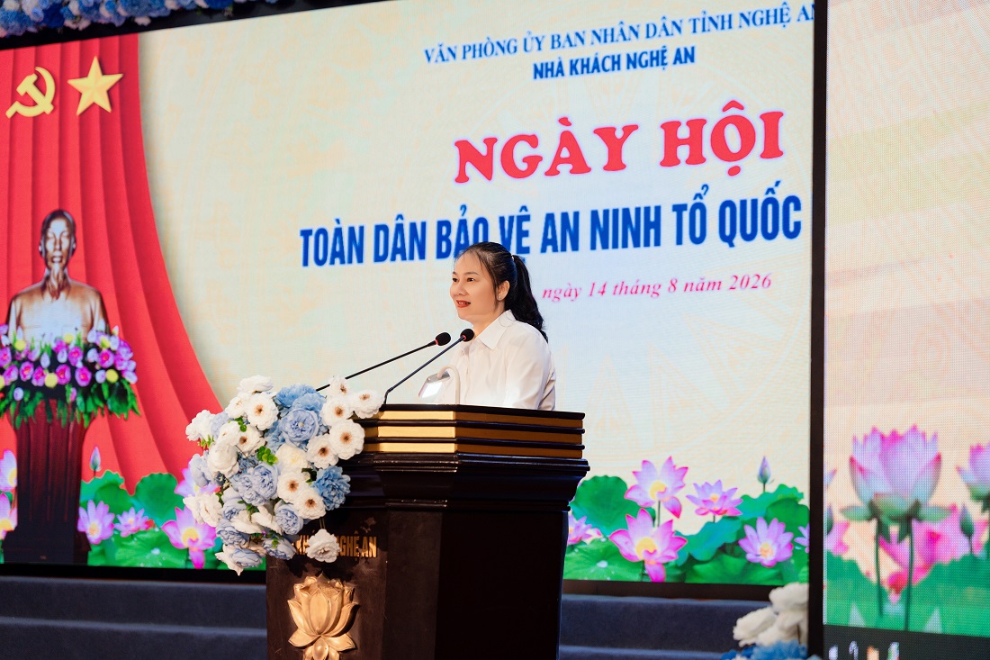 Bà Phan Thị Thanh Huyền, Giám đốc Nhà khách Nghệ An phát biểu tại Ngày hội   