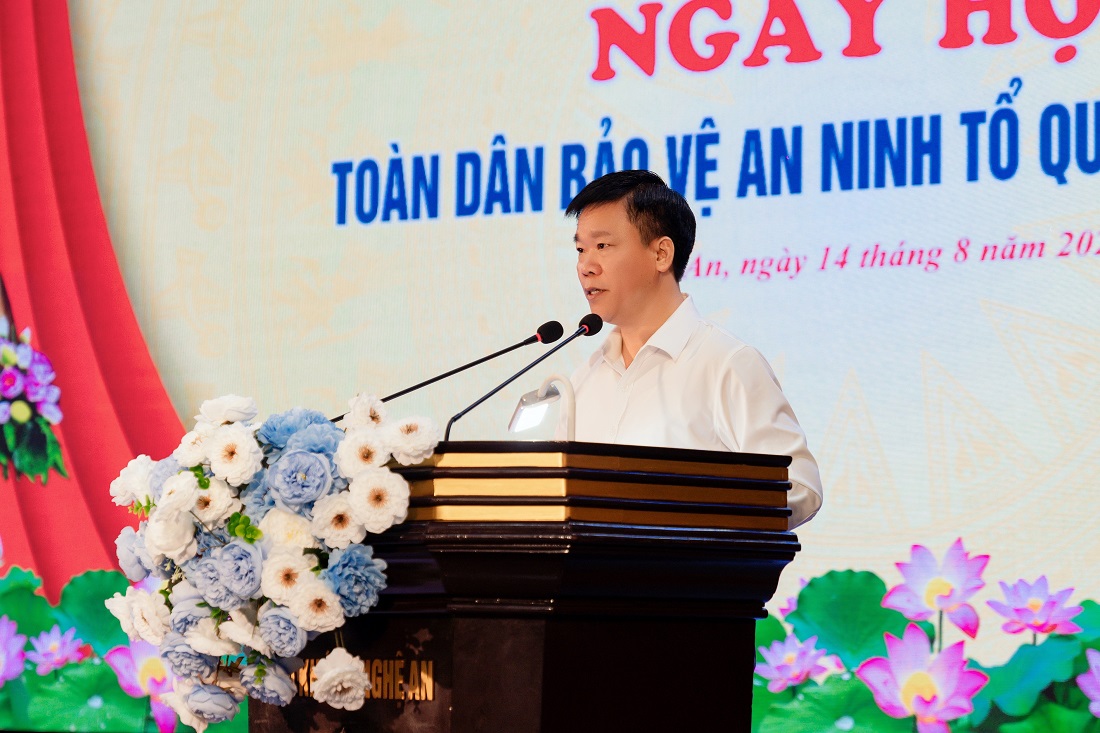 Đại diện Lãnh đạo Nhà khách Nghệ An báo cáo sơ kết 02 năm triển khai mô hình “Đảm bảo an toàn các sự kiện, nơi gửi trọn niềm tin”