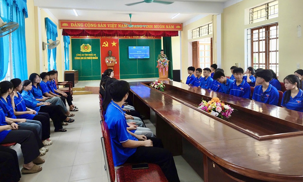 Công an xã tuyên truyền, phổ biến pháp luật