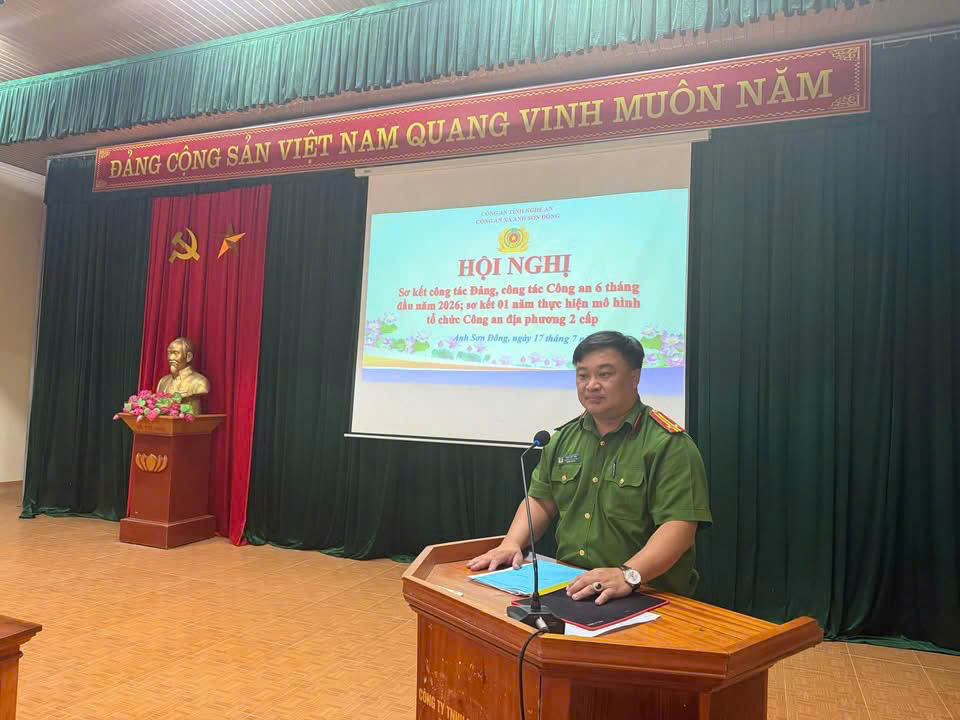 Công an xã phát biểu tại Hội nghị