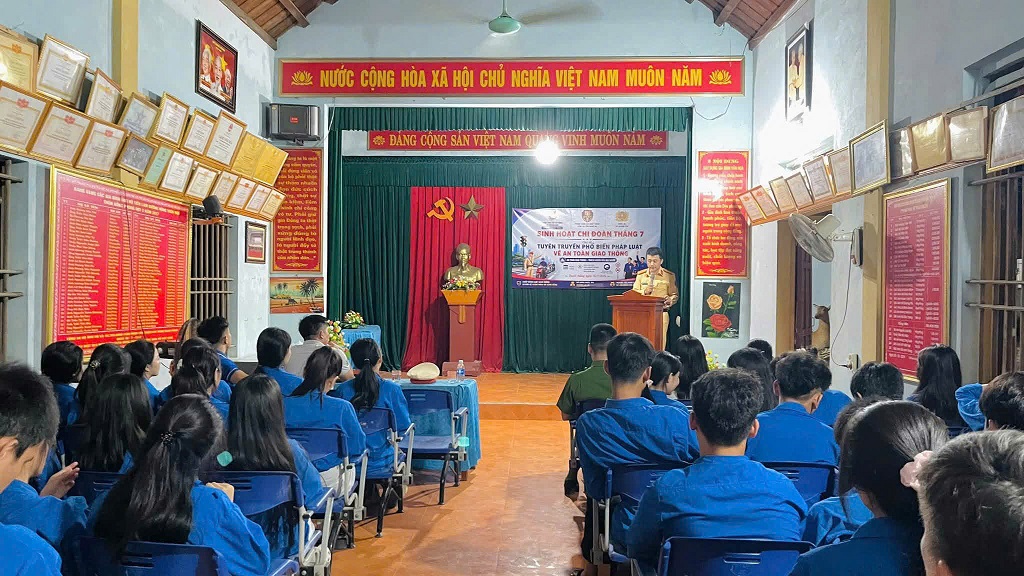 Công an xã tuyên truyền, phổ biến pháp luật