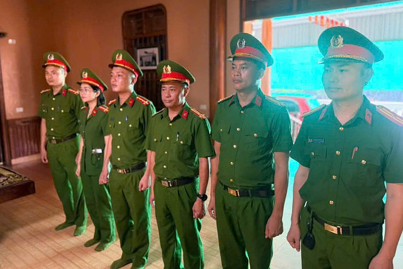 Công an xã bày tỏ lòng biết ơn sâu sắc trước sự hy sinh anh dũng của đồng chí Bùi Huy Giáp