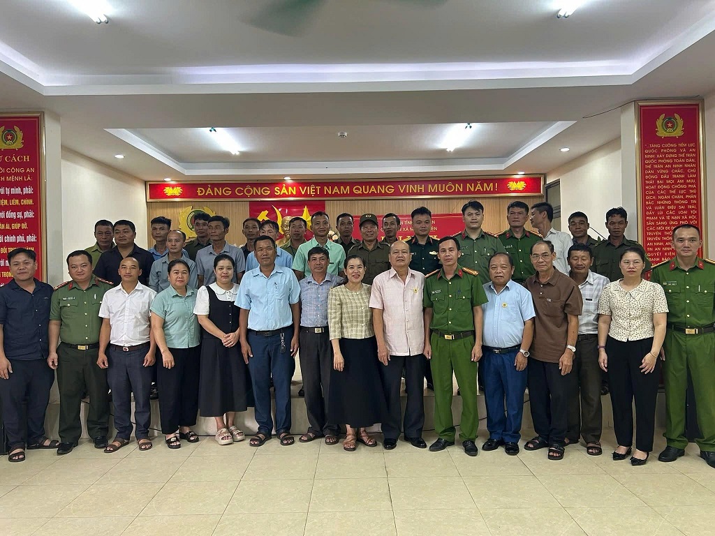 Tại buổi lễ ra mắt  
