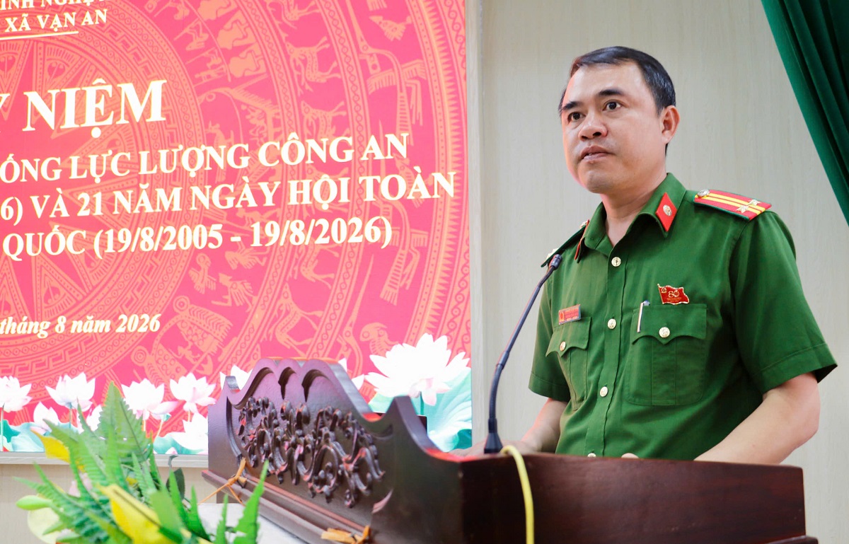Đồng chí Trung tá Nguyễn Ngọc Nam, Trưởng Công an xã Vạn An phát biểu
