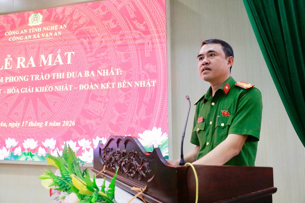 Đại diện Chỉ huy Công an xã phát biểu