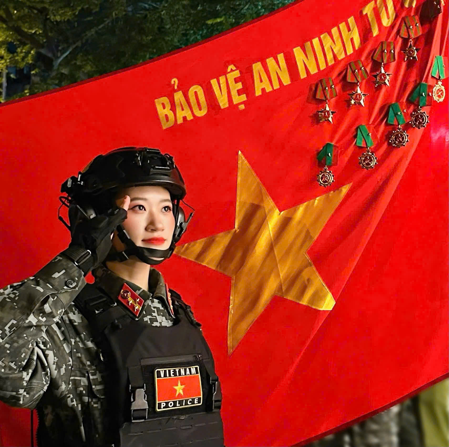 Lương Thị Hiếu trong lễ diễu binh A80