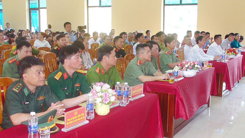 Đại biểu và Nhân dân tham gia Ngày hội