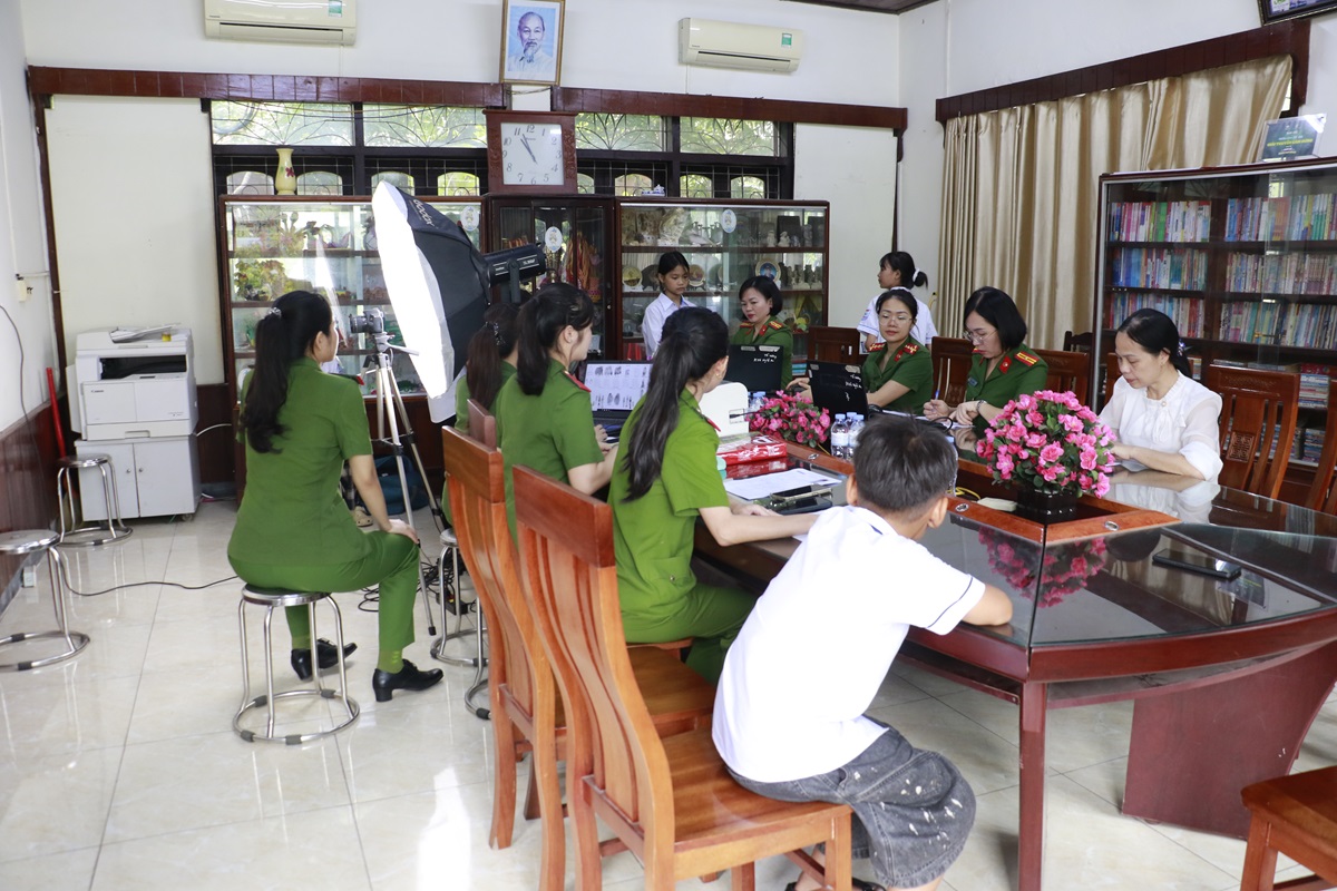 Việc đến tận nơi làm thủ tục cấp căn cước công dân là việc làm thiết thực, ý nghĩa, tạo điều kiện thuận lợi cho các em trong học tập, khám chữa bệnh, thực hiện các thủ tục hành chính cũng như tiếp cận chính sách an sinh xã hội
