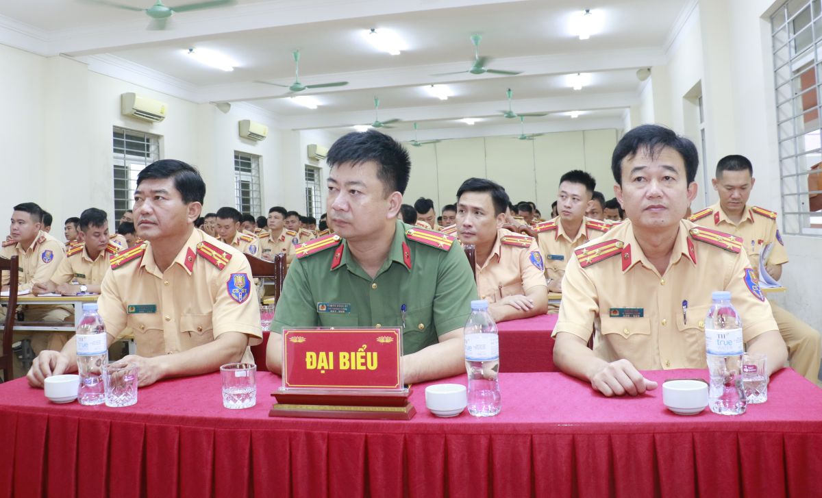 Đại biểu tham dự Lễ khai giảng