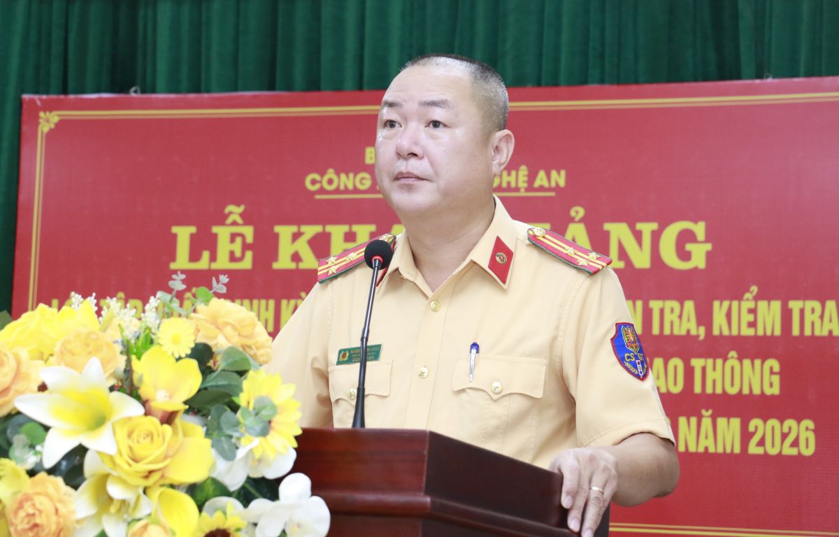 Đồng chí Thượng tá Hoàng Mạnh Hùng, Phó Trưởng phòng Cảnh sát giao thông phát biểu