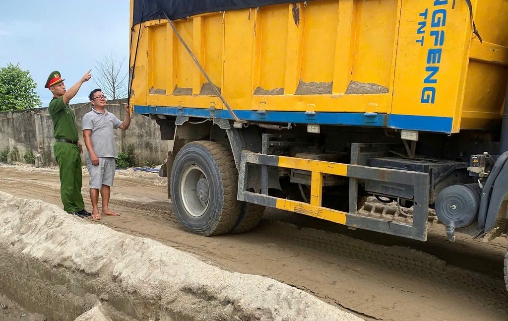 Công an xã Đại Đồng tuyên truyền