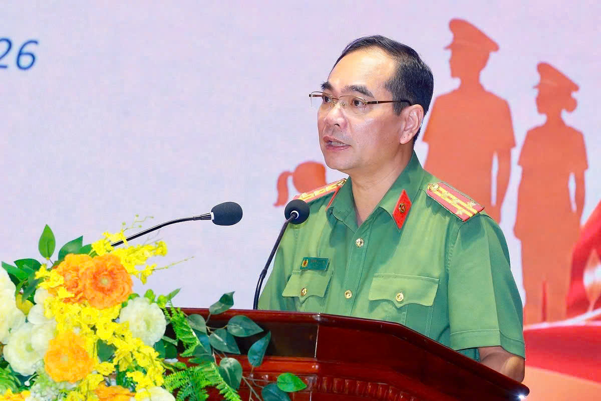 Đồng chí Đại tá Phạm Hữu Trường, Phó Giám đốc Công an tỉnh phát biểu tại buổi  lễ