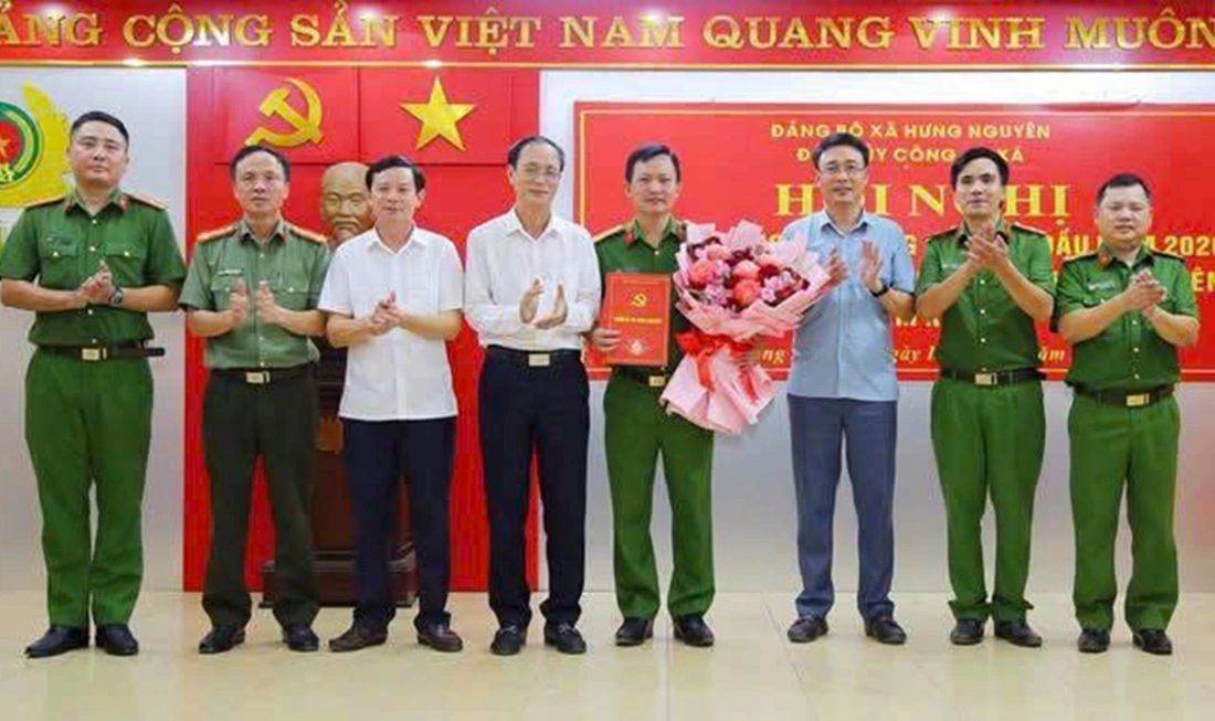 Xã Hưng Nguyên công bố quyết định về việc nâng cấp chi bộ Công an thành Đảng bộ Công an xã