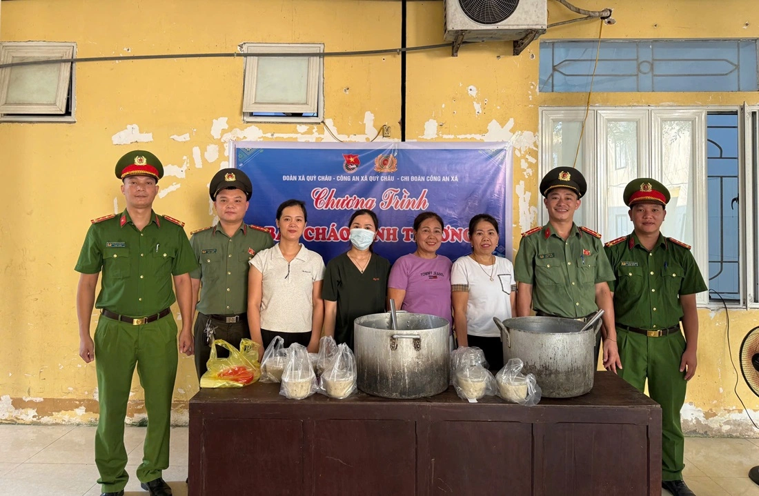 Công an xã Quỳ Châu duy trì chương trình “Bát cháo tình thương”