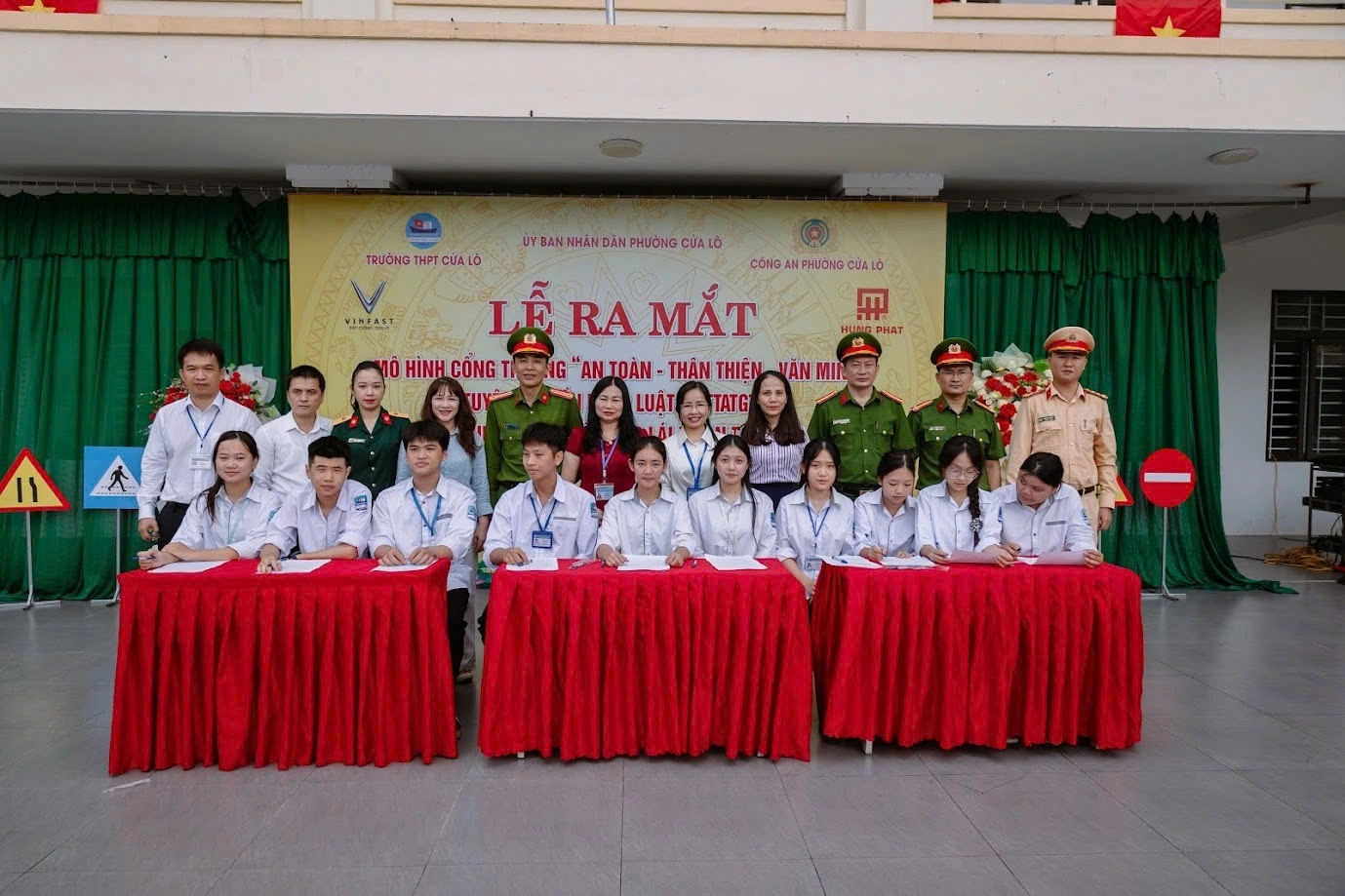 Công an phường Cửa Lò xây dựng văn hóa giao thông an toàn trong học đường