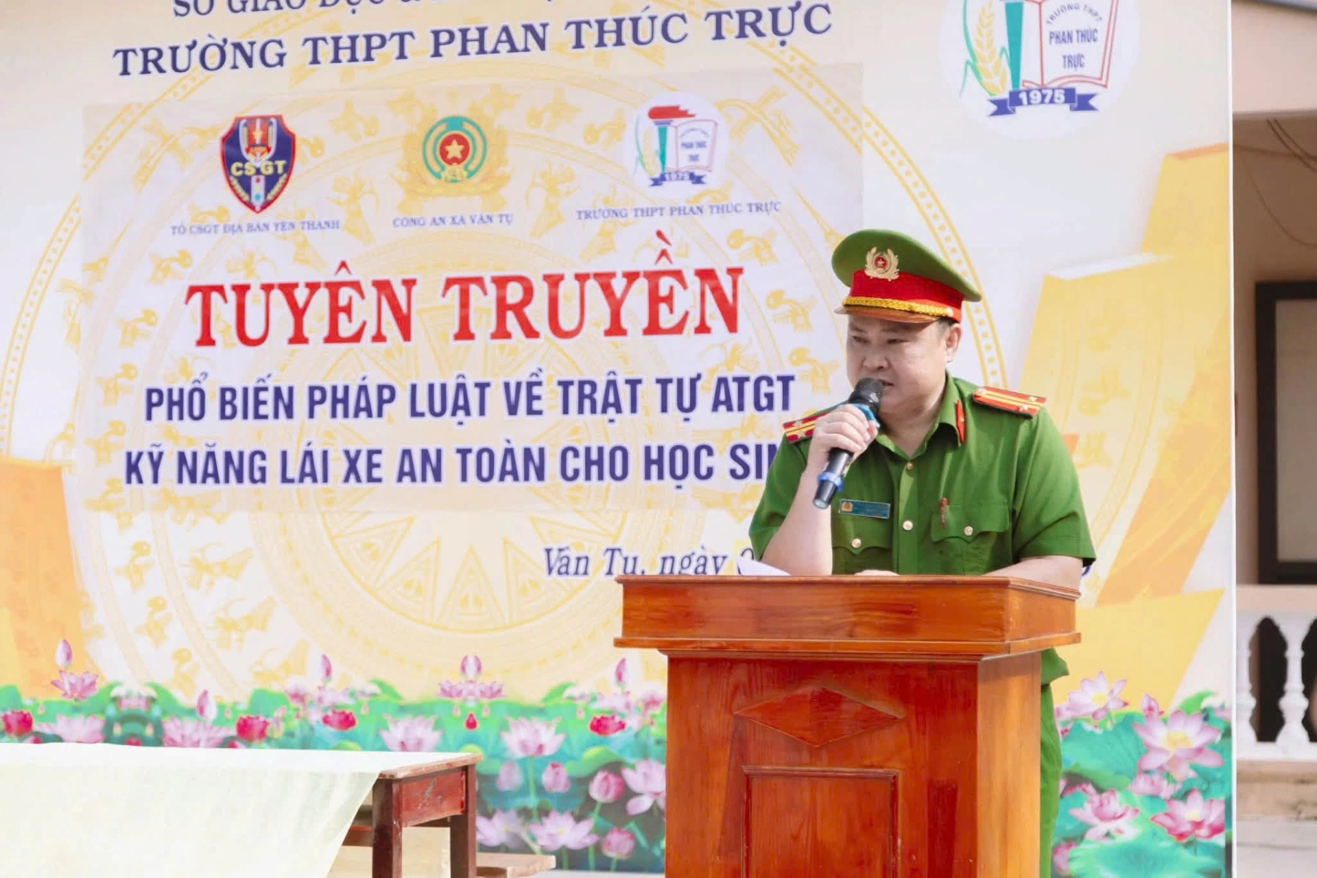 Công an xã tuyên truyền, phổ biến pháp luật