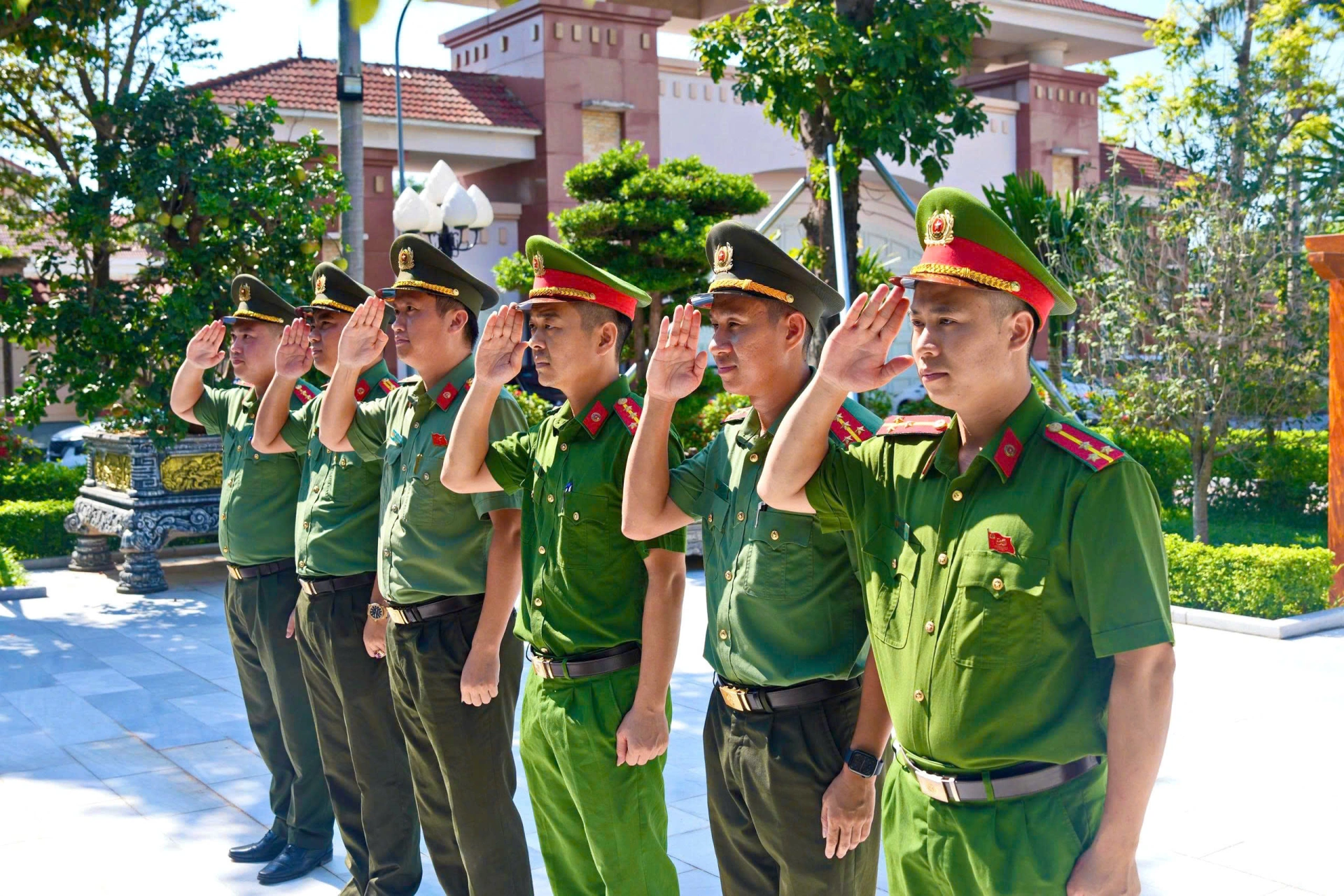 Đoàn Thanh niên Công an tỉnh Nghệ An: Dâng hương tưởng nhớ Chủ tịch Hồ Chí Minh