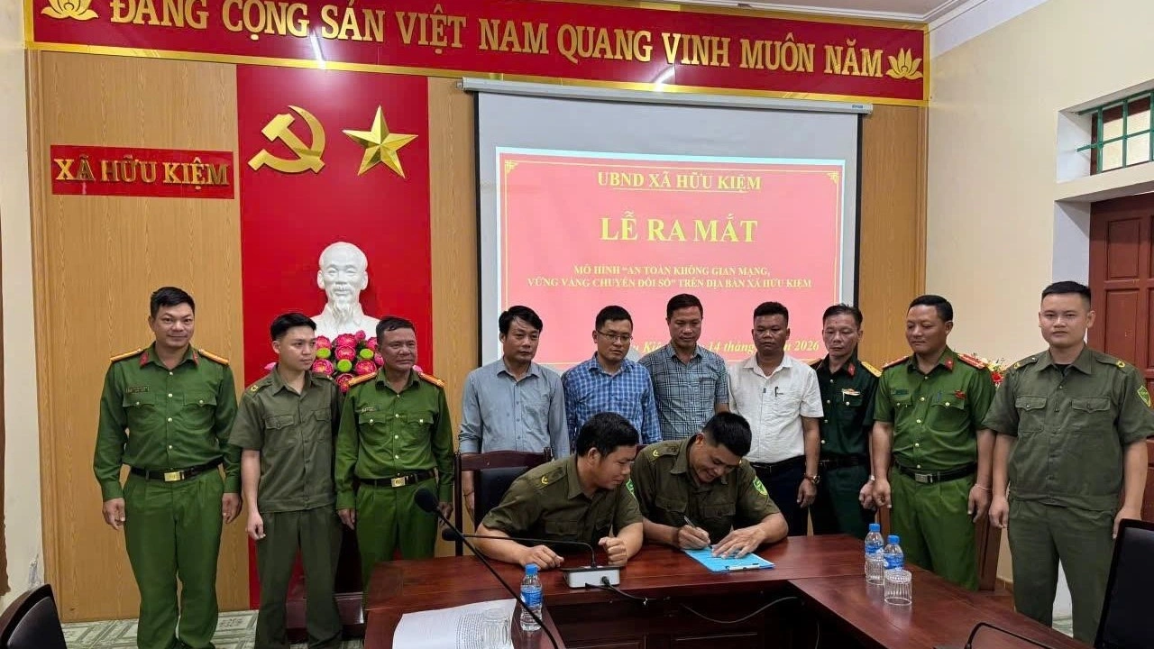 Công an xã Hữu Kiệm ra mắt mô hình dân vận khéo “An toàn không gian mạng, vững vàng chuyển đổi số”