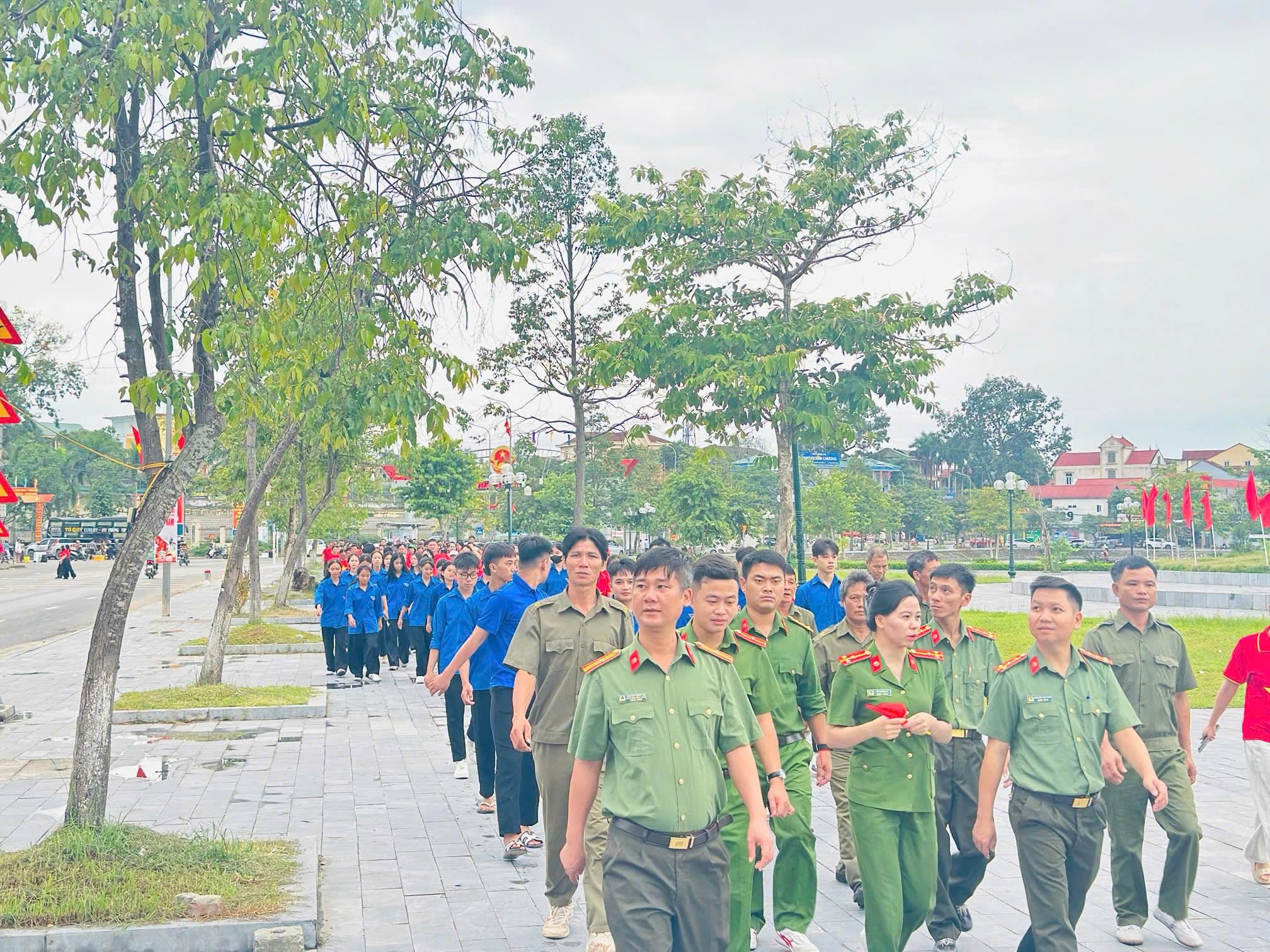 Công an xã Đại Đồng hưởng ứng chiến dịch “Cùng Việt Nam tiến bước – 10 tỷ bước xanh vì Việt Nam bền vững”
