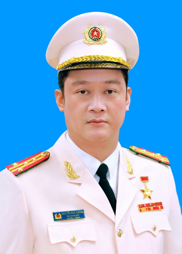 Đồng chí: Nguyễn Đức Cường
Năm sinh: 1975
Quê quán: tỉnh Nghệ An.
Chức vụ: Phó Giám đốc Công an tỉnh Nghệ An (T1/2024 đến nay)